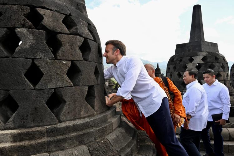 Residency Program, PINTU Incubator, desainer Perancis, Emmanuel Macron, Presiden Perancis, emmanuel macron, desainer perancis, program residensi desainer, residency program, PINTU Incubator Bawa Desainer Perancis Belajar Batik dan Tenun di Indonesia