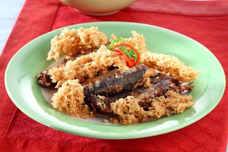 sarden, olahan sarden kaleng, 15 Ide Olahan Sarden Kaleng, Praktis untuk Lauk dan Camilan, 1. Nasi bakar sarden, 2. Orak-arik sarden, 3. Nasi goreng sarden, 4. Sarden goreng kremes, 5. Sarden telur dadar, 6. Bola-bola sarden, 7. Lumpia isi sarden, 8. Perkedel sarden, 9. Roti sarden keju, 10. Sarden kukus bumbu pedas, 11. Martabak telur isi sarden, 12. Sarden goreng renyah, 13. Spaghetti sarden, 14. Sarden bumbu balado, 15. Tumis sarden