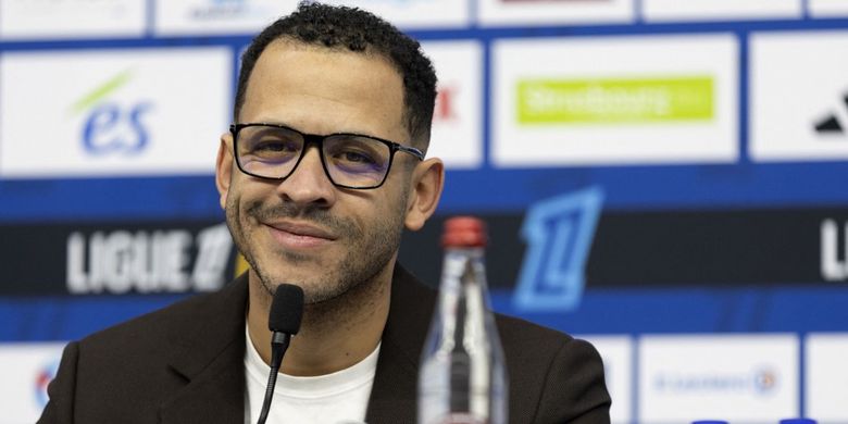 Piala FA, Charlton, Chelsea, Jorrel Hato, Tosin Adarabioyo, Marc Guiu, Enzo Fernandez, Miles Leaburn, Piala FA 2025-2026, Hasil Charlton Vs Chelsea 1-5, Kemenangan Perdana Liam Rosenior