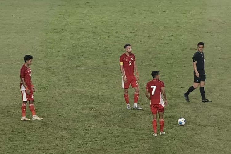 Indra Sjafri, Ivar Jenner, Indonesia, Mali, Timnas U22 Indonesia, laga uji coba, ivar jenner, SEA Games 2025, Kapten Timnas, Alasan Ivar Jenner Ditunjuk Sebagai Kapten Timnas U22 Indonesia Saat Lawan Mali