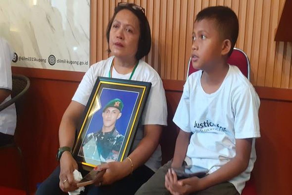 Kupang, penganiayaan, Nusa Tenggara Timur, Sidang Militer, prada lucky, Ibu Prada Lucky, Sepriana Paulina Mirpey, Ibu Prada Lucky Tidak Tahan Dengar Detil Penganiayaan Anak di Sidang Militer