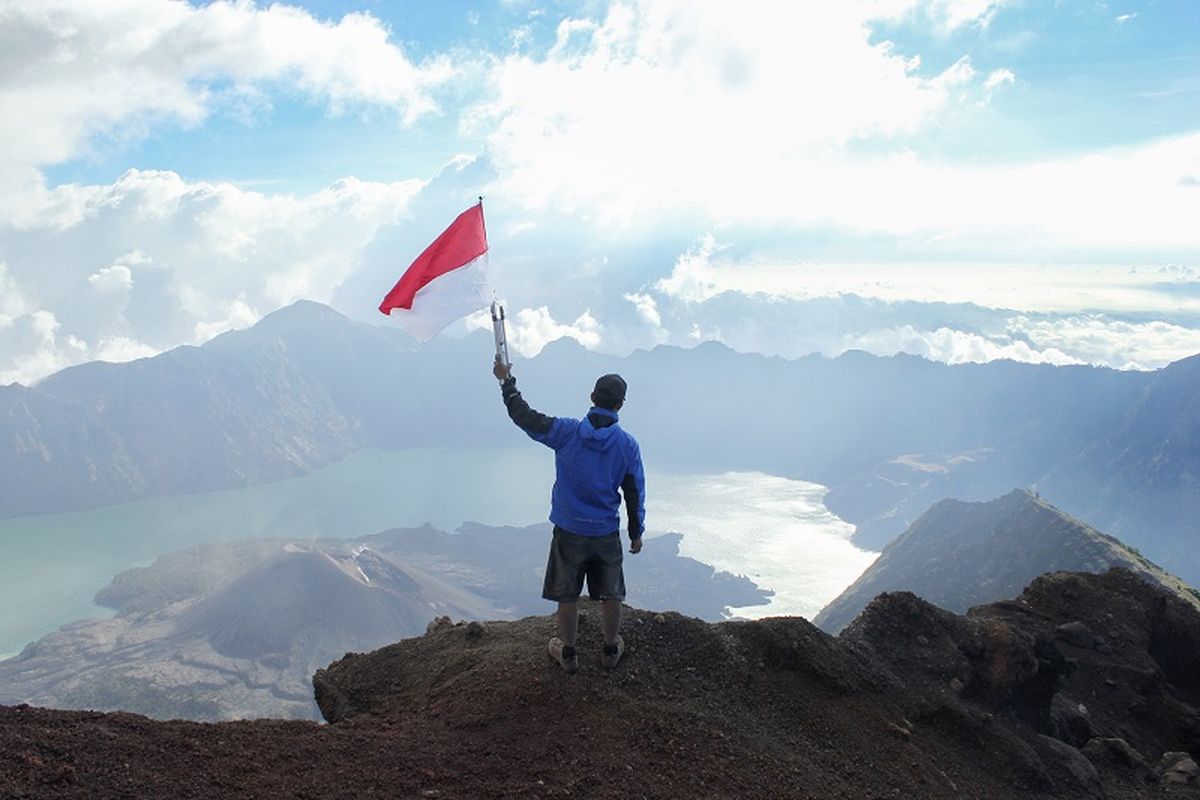 Gunung Rinjani, jalur ekstrem, mendaki Gunung Rinjani, perlengkapan pendakian, mendaki gunung rinjani, gunung rinjani, Gunung Rinjani Terkenal Ekstrem, Ini 21 Perlengkapan Wajib Sebelum Mendaki