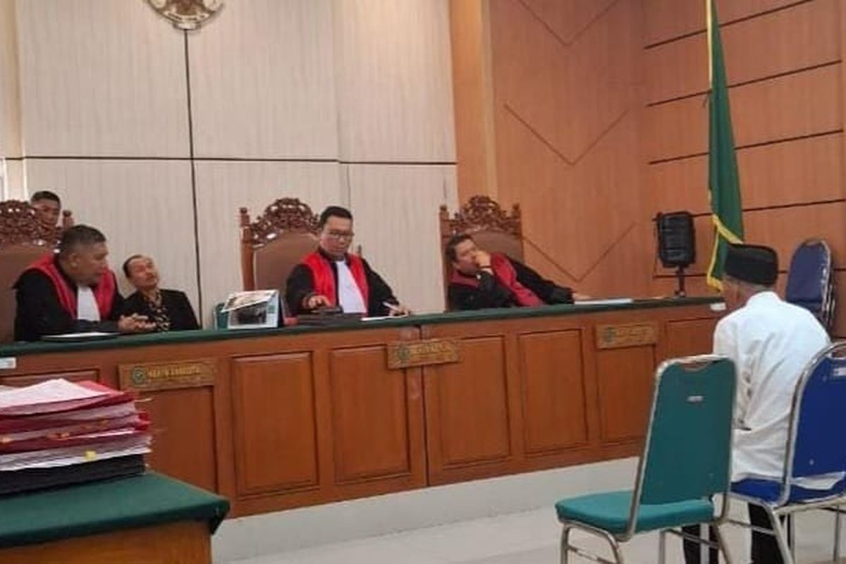 Situbondo, Masir, Taman Nasional Baluran, burung cendet, Kakek di Situbondo Menangis, Dituntut 2 Tahun Penjara karena Tangkap Burung Cendet di Baluran