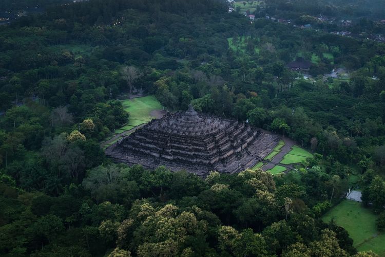 meditasi, Candi Borobudur, arung jeram, Kupat Tahu Magelang, Jelajahi Petualangan Raga dan Rasa di Balik Kemegahan Borobudur, Temukan kedamaian dengan meditasi di Borobudur, Menyapa warga desa dengan bersepeda, Memacu adrenalin di Sungai Elo, Akhiri perjalanan dengan Kupat Tahu Magelang legendaris