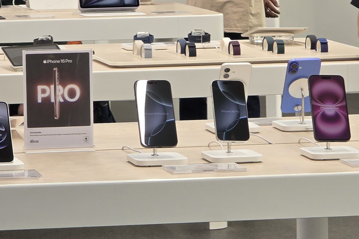 harga iPhone 16, harga iPhone terbaru, Harga iPhone 16, harga iphone 16 indonesia, daftar harga iPhone 16, harga iphone terbaru ibox, Sedang Diskon, Segini Harga iPhone 16 Resmi iBox Desember 2025, 1. iPhone 16, 2. iPhone 16 Plus, 3. iPhone 16e, 4. iPhone 16 Pro, 5. iPhone 16 Pro Max