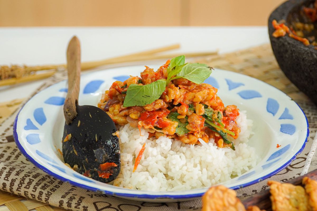 resep sambal tempe penyet, tempe penyet, resep sambal tempe enak sederhana, menu akhir bulan, sambal tempe penyet, Resep Sambal Tempe Bawang Putih, Lauk Hemat untuk Akhir Bulan