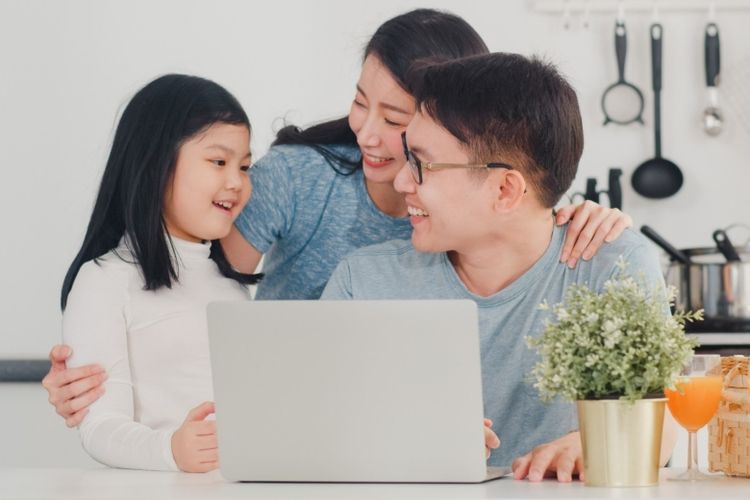 parenting, pola asuh anak, gaya parenting, transformasi pola asuh dari tahun 1990 sampai 2020, perbedaan pola asuh di berbagai generasi, gaya parenting anak, Transformasi Gaya Parenting Anak dari 1990 hingga 2020 Menurut Psikolog
