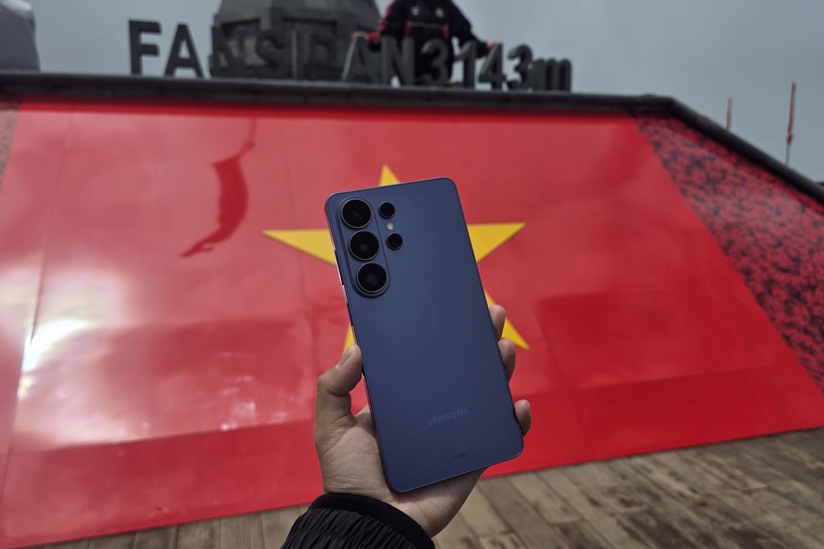 7 Tips Bikin Konten Travel Pakai Smartphone ala Kreator Profesional, 1. Kurangi membawa terlalu banyak gear, 2. Buat konten yang lebih autentik, 3. Gunakan LOG video di ponsel Galaxy S Series untuk edit fleksibel, 4. Tele lens untuk foto landmark, 5. Ambil foto dulu, atur framing belakangan, 6. Pakai fitur AI, 7. Quick Share untuk pindahkan file lebih cepat