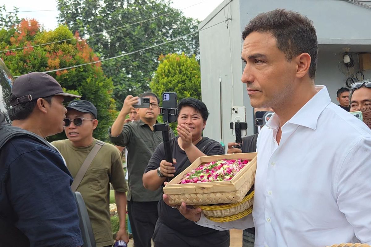 Hamish Daud, Raisa Andriana, Hamish Daud Berikan Penghormatan Terakhir untuk Ibu Raisa, Ibu Raisa, Ibu Raisa Andriana Meninggal Dunia, Ibu Raisa Andriana Meninggal Dunia, Hamish Daud Hadir di Pemakaman