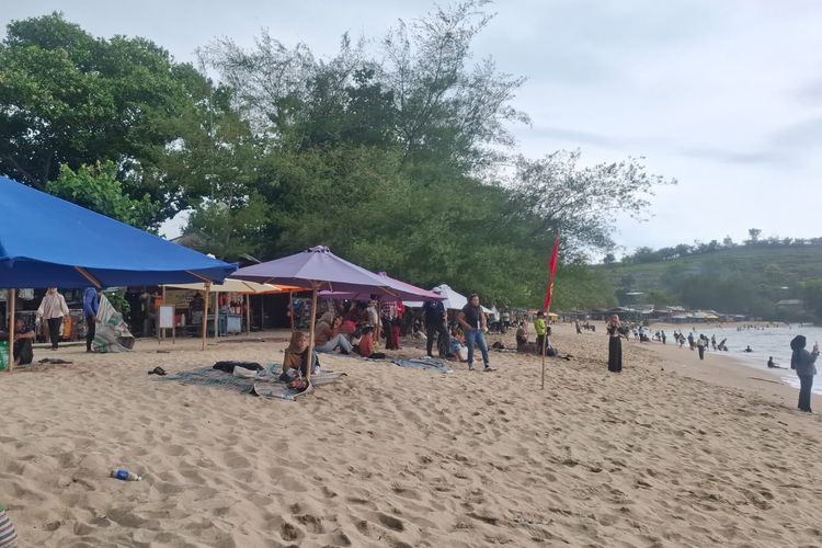 Pantai Tambakrejo, Pantai Tambakrejo di Blitar Favorit Saat Libur Nataru, Kuliner Laut Jadi Andalan