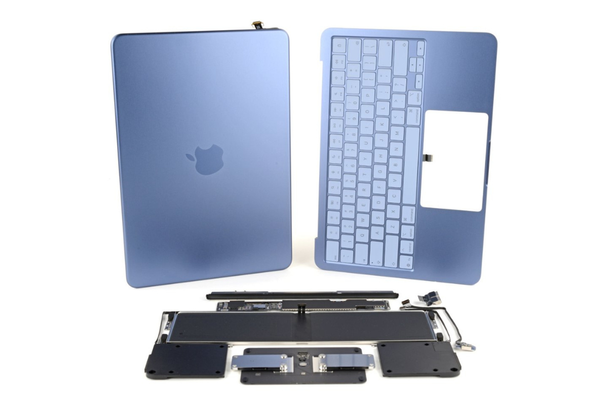 MacBook, Apple, iFixit, MacBook Neo, Bukan Cuma Lebih Murah, MacBook Neo Lebih Unggul dari Seri Lain dalam Hal Ini, Baterai kini disekrup, bukan dilem, Struktur internal lebih rapi dan mudah diakses, Tidak ada kendala "parts pairing", Port modular, layar lebih mudah dilepas, Masih ada kompromi: RAM disolder, speaker standar