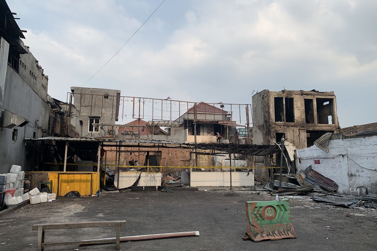kebakaran food court cipete, daftar tenant kebakaran food court cipete, kapan nasi uduk cipete 21 buka, karyawan nasi uduk cipete 21, Nasi Uduk Cipete 21 Tutup Sementara Setelah Kebakaran, Karyawan Dirumahkan