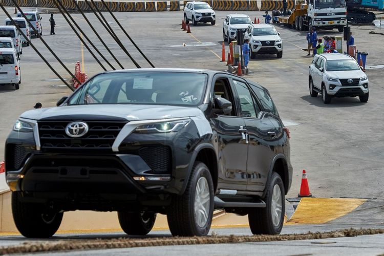 TMMIN, industri otomotif, ekspor mobil Toyota, 3 juta unit, TMMIN Siap Rayakan Ekspor 3 Juta Unit Mobil pada 2025