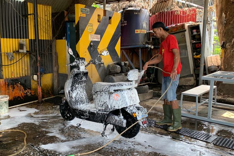 motor listrik, infrastruktur pengisian daya, Harga baterai, Motor Listrik: Minat Rendah, Ini Kendalanya