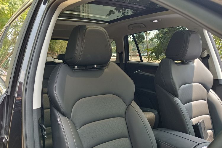 Polytron G3, Polytron G3 Plus, review polytron g3, tes lengkap Polytron G3, Ulasan Lengkap Polytron G3 dan G3+: Mobil Listrik Kelas Premium, Desain Eksterior dan Interior Polytron G3+, Spesifikasi dan Fitur Polytron G3+, Rasa Berkendara Polytron G3+, Biaya Kepemilikan Polytron G3+