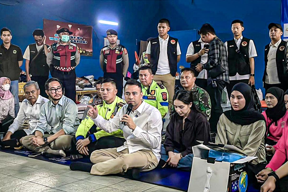 Raffi Ahmad, Presiden Prabowo, Raffi Ahmad Sampaikan Pesan Presiden Prabowo saat Tinjau Pengungsian Korban Longsor Bandung Barat