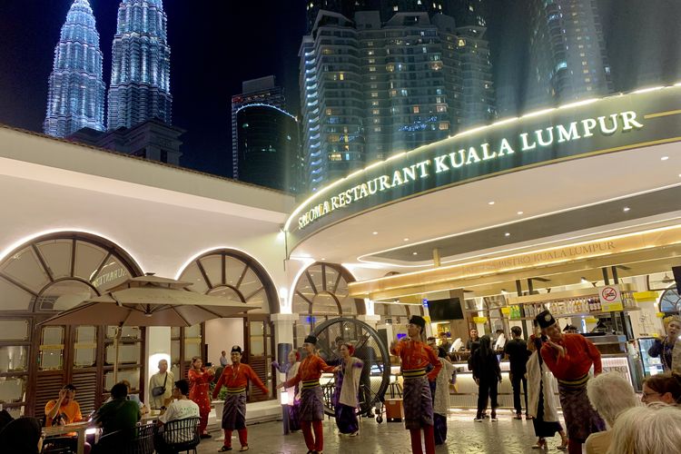 wisata malaysia selain kuala lumpur, wisata malaysia kuala lumpur, wisata malaysia terkenal, rekomendasi tempat wisata malaysia, tempat wisata malaysia yang wajib dikunjungi, Wisata 6 Hari 5 Malam di Malaysia, Bisa ke Mana Saja?, 1. Menara Kembar Petronas, 2. Bukit Bintang City Centre, 3. Pabrik cokelat Beryl's, 4. Masjid Negara Malaysia, 5. Central Market, 6. Restoran Saloma, 7. Dataran Merdeka, 8. Penang Hill (Bukit Bendera), 9. Georgetown, 10. Kampung Wisata Relau, 11. Pulau Langkawi