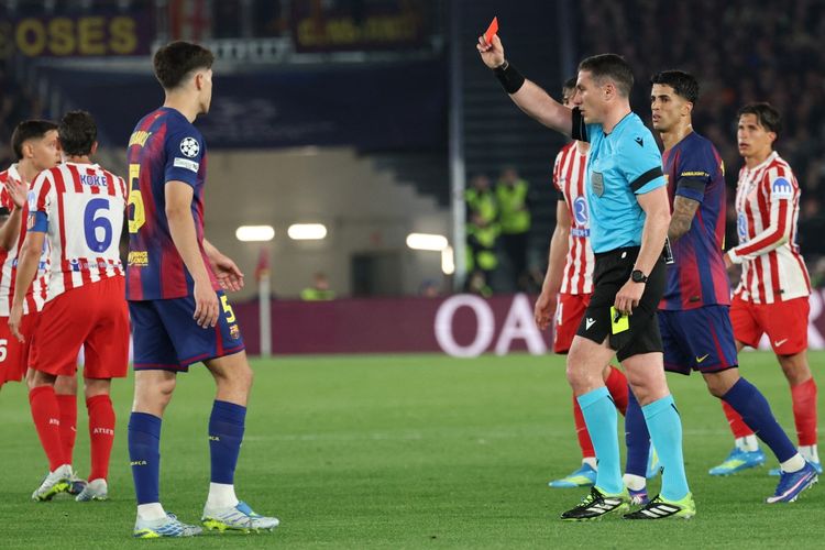 Liga Champions, Barcelona, Atletico Madrid, Barcelona vs Atletico Madrid, Pau Cubarsi, kartu merah, Hansi Flick, Barcelona vs Atletico Madrid 0-2: Hansi Flick Persoalkan Kinerja VAR