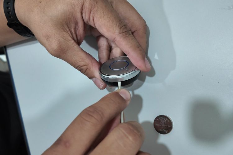 mobil listrik, smart key, remote, Neta, Neta V-II, Cara Ganti Baterai Smart Key Neta V-II di Rumah