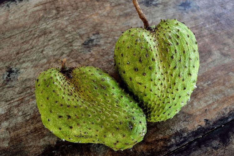 Asam urat, asam urat, minuman herbal, Asam Urat, air lemon, Minuman untuk asam urat, minuman asam urat, 7 Cara Membuat Minuman Herbal untuk Asam Urat, Lengkap dengan Referensi Ahli, 1. Cara membuat minuman dari daun salam, 2. Cara membuat minuman dari seledri, 3. Cara membuat minuman dari air lemon, 4. Cara membuat minuman dari tempuyung, 4. Cara membuat minuman dari meniran, 5. Cara membuat minuman dari sirsak, 6. Cara membuat minuman dari mengkudu, 7. Cara membuat minuman dari daun kemangi