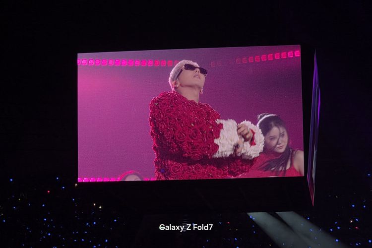 konser, Samsung, Samsung Galaxy Z Fold 7, konser g dragon, gdragon jakarta, gdragon 2025, Kamera 200 MP Samsung Z Fold 7 Dipakai Rekam Konser G-Dragon Jakarta, Ini Hasilnya, Makin jernih, bye-bye noise, Hasil kamera ultrawide dan telephoto, Foto nyaman di layar lebar, Generative Edit yang makin pintar