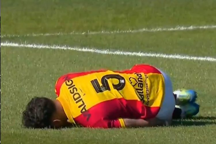 Go Ahead Eagles, Dean James, Timnas Indonesia, Heracles Almelo, Liga Belanda, Eredivisie, Heracles Vs Go Ahead Eagles 4-2: Dean James Catat Kartu Merah Perdana