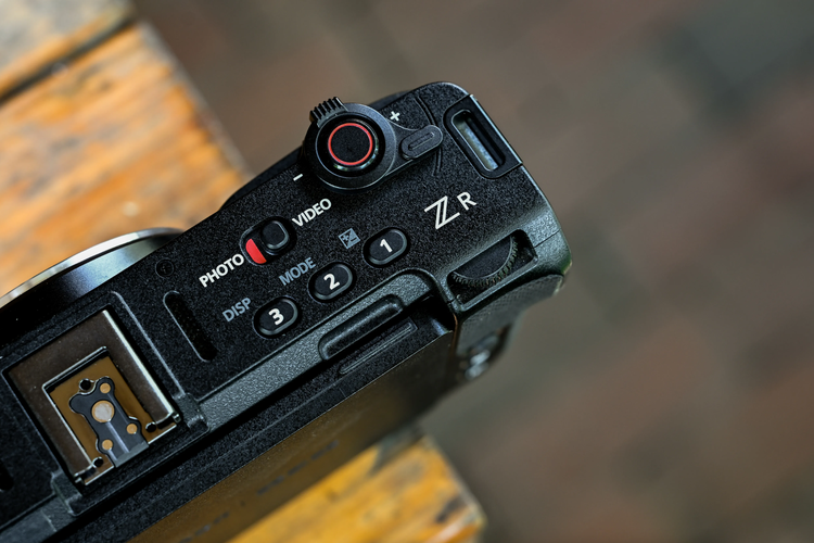kamera, mirrorless, nikon, kamera full frame, kamera nikon, mirrorless nikon, spesifikasi nikon zr, nikon zr, Nikon ZR Resmi, Kamera Full Frame Terkecil di Seri Z Cinema