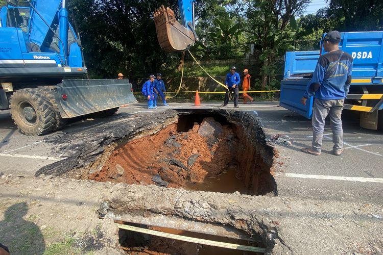 Lenteng Agung, jalur alternatif, Depok, Tol Desari, Jalan Raya Bogor, Jalan Raya Lenteng Agung Macet, Ini Jalur Alternatif Jakarta-Depok yang Bisa Dilalui, 1. Via Tol Desari (Depok–Antasari), 2. Via Ciputat dan Sawangan, 3. Via Jagakarsa dan Cinere, 4. Via Jalan Raya Bogor