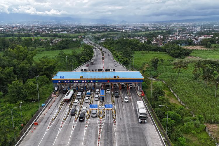 lalu lintas, kendaraan, Trans-Jawa, Cikampek, Waisak, Libur Waisak 2026, Arus Kendaraan ke Timur Trans-Jawa Naik Signifikan