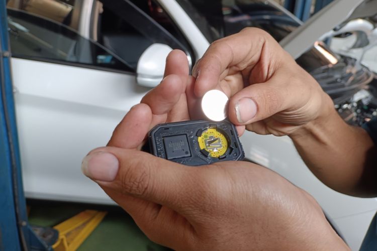 remote, baterai, keyless, respons, sinyal, lemah, Keyless Mobil Tak Responsif, Ini Penyebabnya yang Sering Terjadi