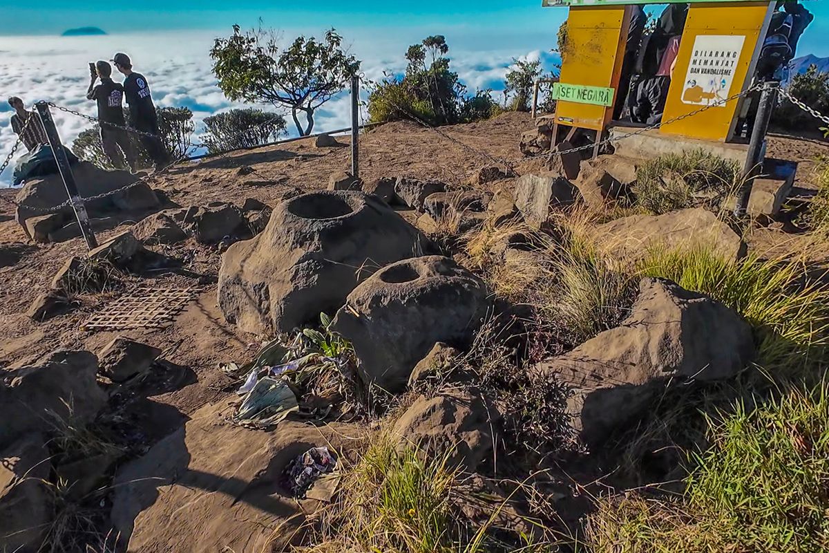 Gunung Merbabu, puncak Merbabu, puncak merbabu, Watu lumpang merbabu, watu lumpang gunung merbabu, Batu Lumpang di Puncak Merbabu, Situs Bersejarah yang Wajib Dijaga