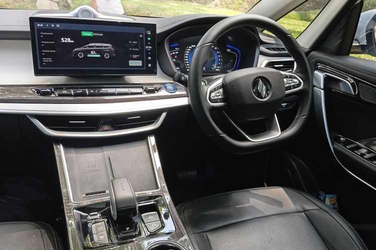 MPV listrik, Wuling Darion EV, desain futuristis, performa dan efisiensi, Wuling Cortez Darion EV vs Aletra L8: Pilih Mana?, Dua Pilihan Penggerak, Desain Futuristis , Interior dan Fitur, Performa dan Jarak Tempuh , Kesimpulan