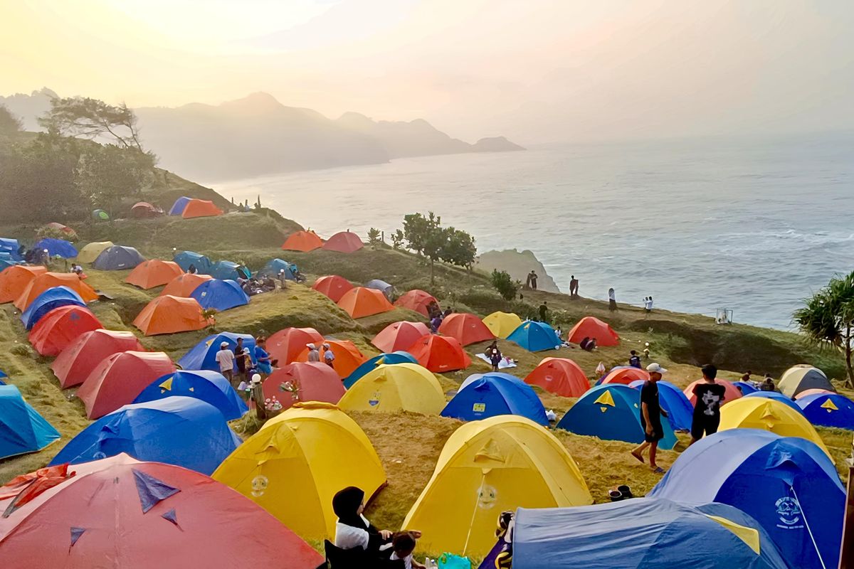 KEBUMEN, Pantai Menganti, Kebumen, Pantai Menganti di Kebumen, wisata kebumen, Camping di Pantai Menganti Kebumen, Tidur di Bawah Bintang hingga Panorama Lautan