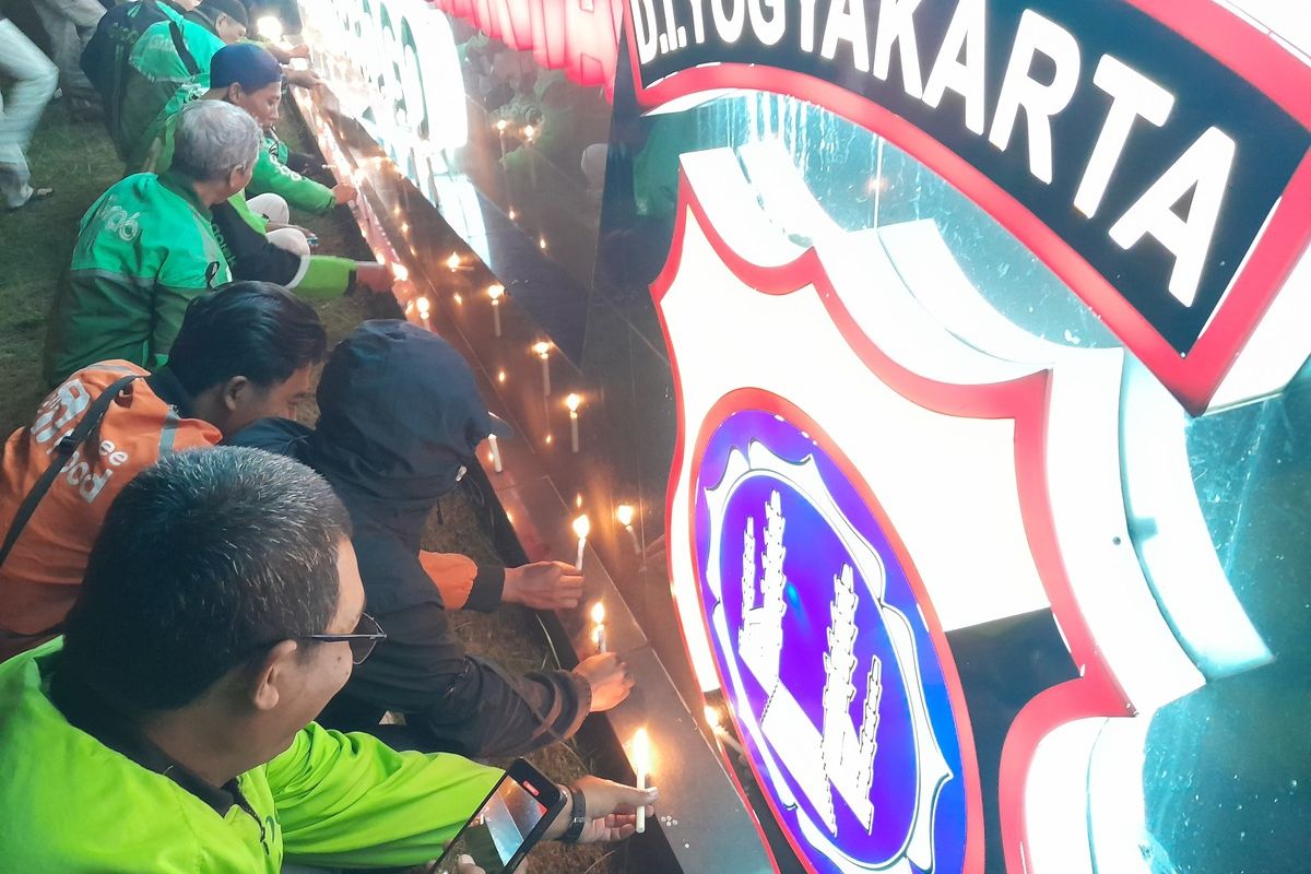 gedung DPRD dibakar, Gedung Grahadi, Gedung DPRD Solo, gedung dprd makassar, gedung dprd makassar dibakar, gedung dprd cirebon dibakar, 6 Gedung Pemerintah Hangus Dibakar Massa 29-30 Agustus 2025, 1. Gedung Negara Grahadi, Surabaya, 2. Gedung DPRD Makassar, 3. Gedung DPRD Kabupaten Cirebon, 4. Gedung DPRD Solo, 5. Gedung DPRD Kediri, 6. Gedung DPRD NTB