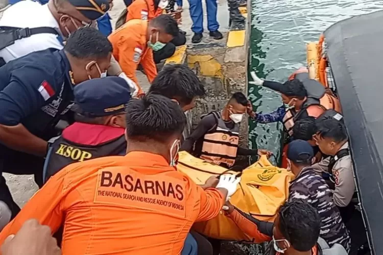korban KM Putri Sakinah, Pencarian Pelatih Valencia dan 2 Anaknya Masih Berlanjut, Gunakan Drone Bawah Laut, Apa yang terjadi?, Upaya pencarian hari Kedua, Jenazah putri pelatihan Valencia B ditemukan, Menteri Pariwisata buka suara