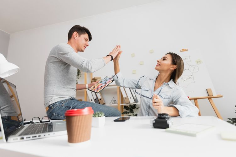 zodiak, Zodiak, ramalan zodiak hari ini, zodiak gampang jatuh cinta, zodiak yang mudah jatuh cinta, zodiak yang mudah cinta lokasi, cinlok itu apa, cinlok adalah, 5 Zodiak Ini Paling Gampang Cinlok di Kantor, Kamu Termasuk?, 1. Libra, 2. Taurus, 3. Virgo, 4. Pisces, 5. Aquarius
