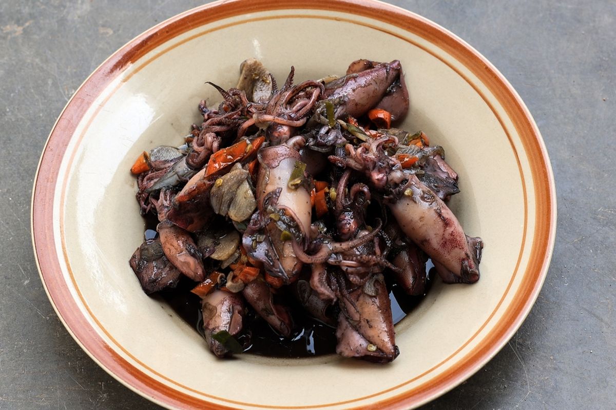 Resep cumi masak hitam, cumi hitam, resep cumi masak hitam, resep cumi hitam, cumi hitam pedas, resep cumi hitam bumbu iris, Resep Cumi Masak Hitam, Ide Lauk Makan Malam untuk Keluarga
