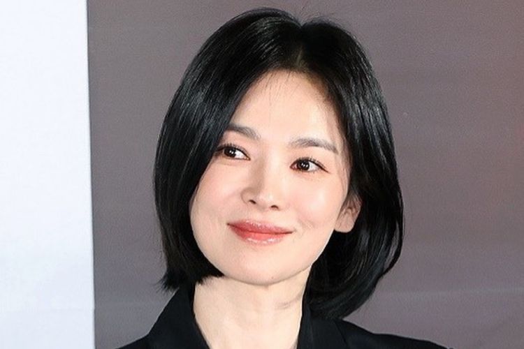 Song Hye Kyo, Tak Takut Potong Rambut Pendek, Ini 4 Model Rambut ala Song Hye Kyo, 1. Side part bob, 2. Wolf cut, 3. French bob, 4. Short wolf cut dengan wispy bangs
