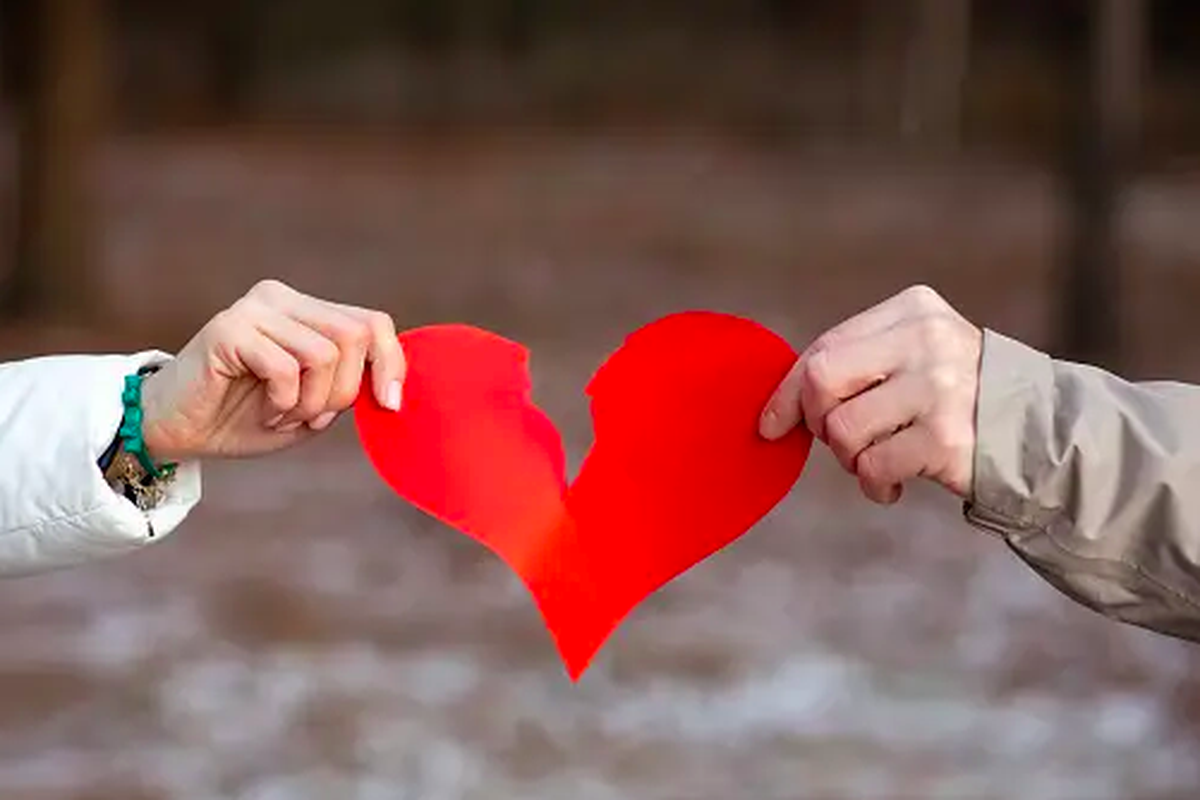 putus cinta, zodiak aries, zodiak aquarius, putus lewat chat, zodiak Cancer, zodiak ketika putus cinta, zodiak saat mutusin pacarnya, zodiak saat mengakhiri hubungan, mutusin pacar lewat chat, mutusin pacar lewat pesan teks, Hati-hati, 3 Zodiak Ini Lebih Suka Mengakhiri Hubungan Lewat Pesan Teks