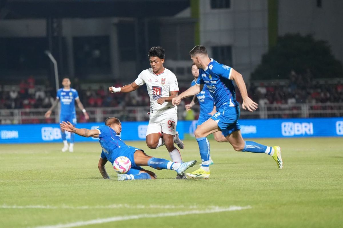 Persib, Liga 1 2024-2025, Malut United, Persib Bandung, Bojan Hodak, Persib Juara, Malut United vs Persib Bandung, Klasemen Liga 1 Usai Malut United Vs Persib, Hodak Harap Bisa Juara Sambil ‘Ngopi’
