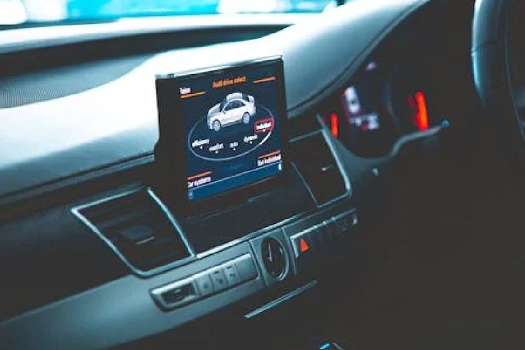 sistem kelistrikan, kamera mundur, Bahaya Instalasi Kamera Mundur Sembarangan: Bisa Merusak Head Unit