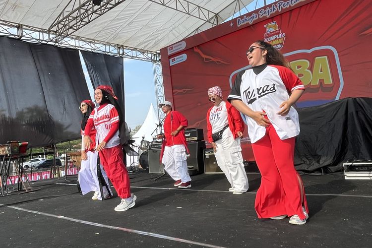 Komunitas, Komunitas mobil, mobil, Zumba, Daihatsu Kumpul Sahabat, Daihatsu Kumpul Sahabat Cirebon, Serunya Zumba di Akhir Pekan