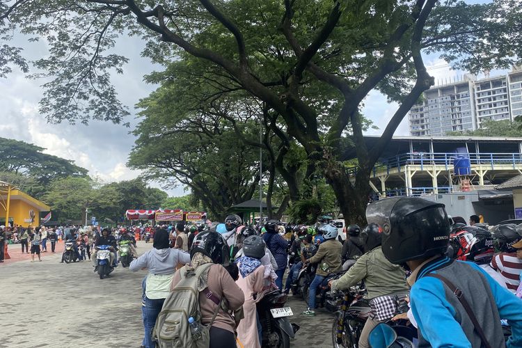 Ragunan, 14.217 Orang ke Ragunan pada Malam Tahun Baru, Cuaca Jadi Tantangan