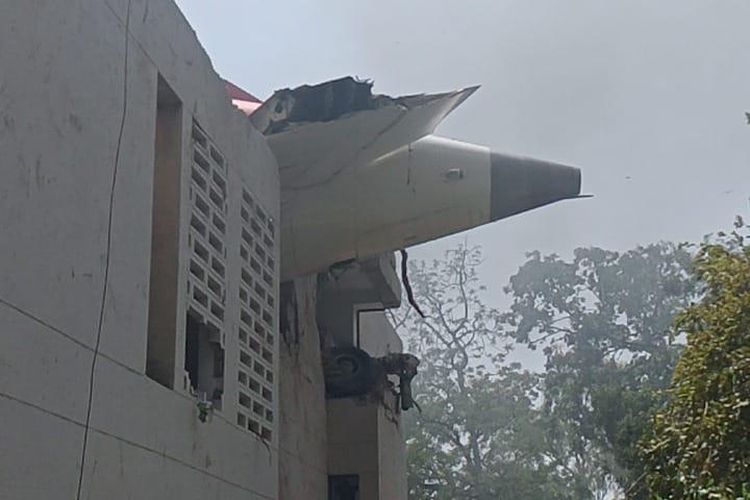 Air India, Air India Jatuh, air india jatuh, pesawat air india jatuh, Update Pesawat Air India Jatuh, Satu Orang Selamat