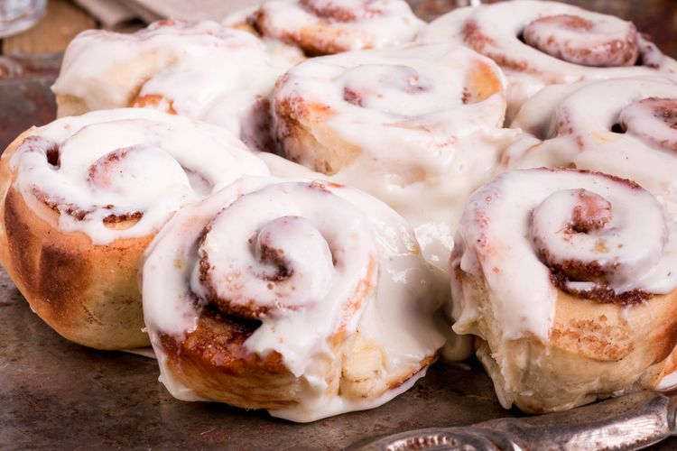 resep cinnamon roll cake, cinnamon roll, cinnamon roll cake ala cafe, kue kayu manis praktis, resep kue 3 bumbu, camilan manis sederhana, Resep Cinnamon Roll Cake ala Cafe, Simpel Banget Modal 3 Bumbu