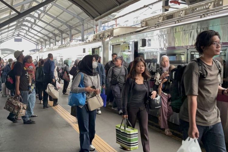 Stasiun Pasar Senen, Gangguan di Stasiun Pasar Senen Sebabkan Sejumlah Kereta Jarak Jauh Terlambat