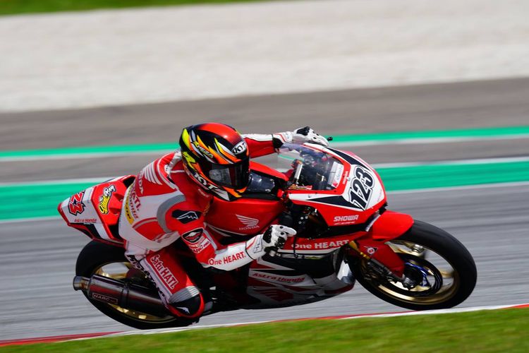 Rheza Danica Ahrens, ARRC, Sepang, 3 Pebalap Indonesia Naik Podium di Race 2 ARRC Sepang, Finis Dramatis
