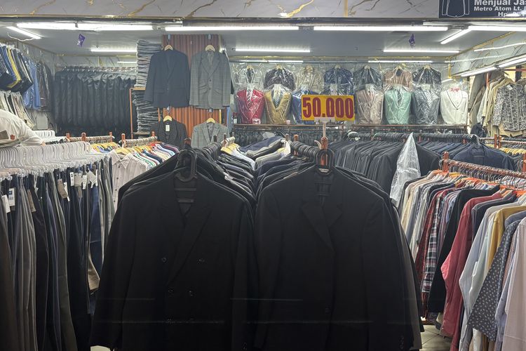 pasar baru Jakarta, thrifting, impor pakaian bekas, Pakaian Bekas Impor, thrifting pasar baru, menteri keuangan purbaya, pedagang thrifting, kebijakan larangan thrifting, kebijakan pemerintah tentang thrifting, menteri keuangan purbaya melarang thrifting, Larangan Impor Pakaian Bekas Bikin Pedagang Thrifting Pasar Baru Cemas: 