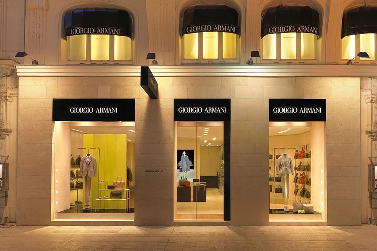 Giorgio Armani, profil Giorgio Armani, brand giorgio armani, karya giorgio armani, giorgio armani meninggal dunia, perjalanan karir giorgio armani, Profil Giorgio Armani, dari Masa Perang hingga Bangun Kerajaan Fashion Global, Profil Giorgio Armani, Lahirnya merek Giorgio Armani, Revolusi jas dan power suit, Armani merambah Hollywood, Ekspansi bisnis fesyen yang besar, Pengakuan dunia dan filosofi elegansi, Akhir perjalanan legenda dunia fashion