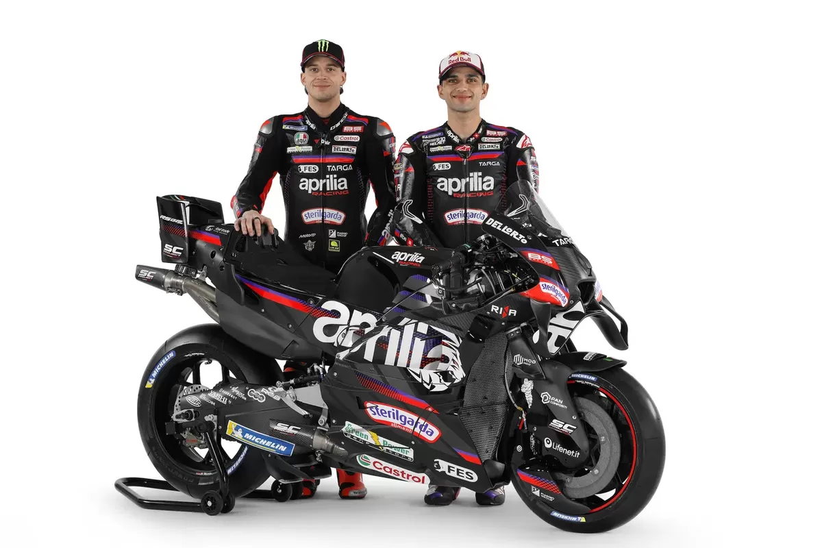Aprilia, Marco Bezzecchi, Jorge Martin, MotoGP, Bos Aprilia Sebut Banyak Tim Mengincar Pebalapnya